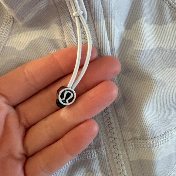 Lululemon Define Jacket, Size 8, white camo. - Picture 3 of 4
